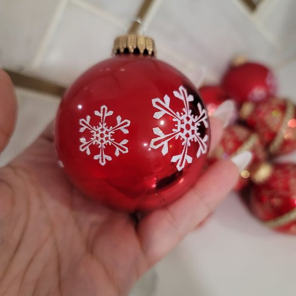 Vintage glass traditional red ornaments gold and white details and snowflakes - Picture 7 of 8
